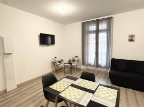F2 meublé avec balcon, clim, WIFI, animaux admis - 50m des thermes - FR-1-703-198